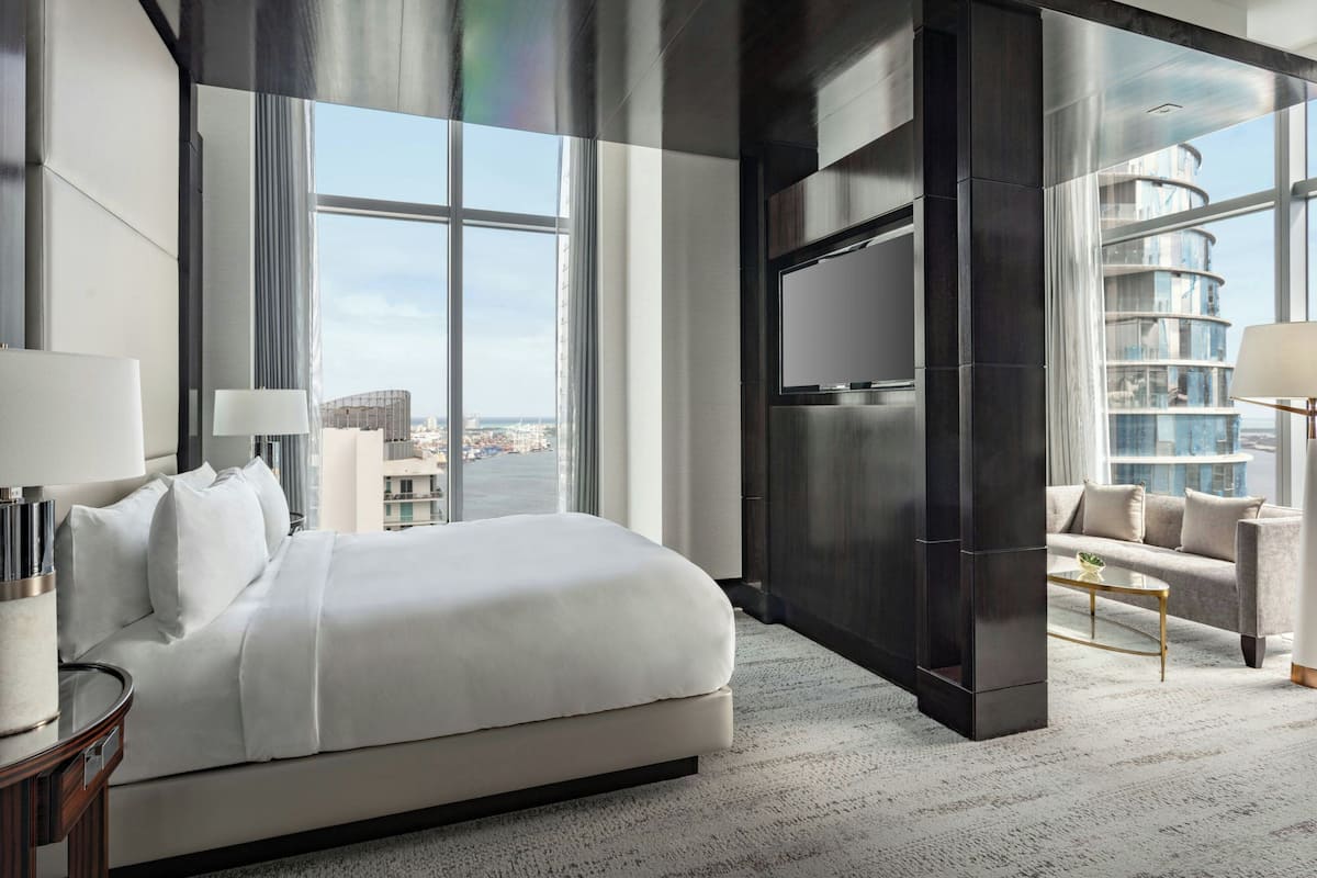 1 bedroom, premium bedding, down duvets, minibar