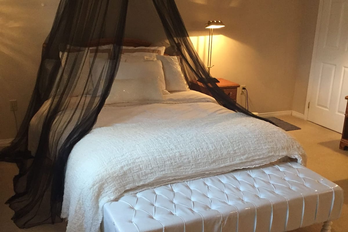 Suite (Upper Canada Mistress)