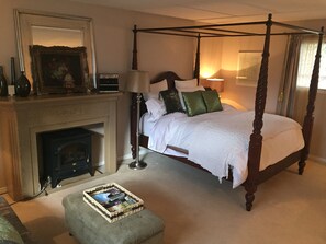 Room - Niagara-on-the-Lake Furnished Rentals (Niagara-on-the-Lake)