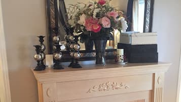 Suite (Upper Canada Mistress) | Egyptian cotton sheets, premium bedding, down comforters, pillowtop beds