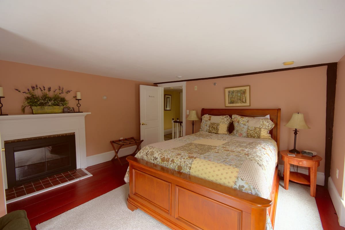 Waukewan Room | Premium bedding, iron/ironing board, free WiFi, bed sheets