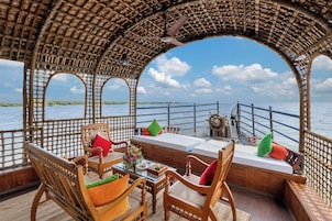 Room, 1 King Bed, Lake View, Lakeside (One Bedroom Houseboat) | Living area | Plasma TV