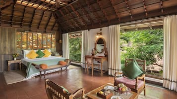 豪華客房, 1 張特大雙人床 (Luxury Pavilion Room) | 高級寢具、迷你吧、房內夾萬、獨特裝修