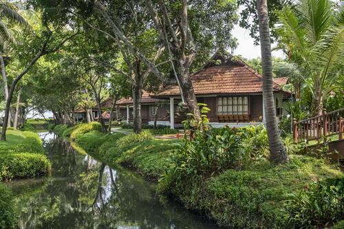 Deluxe Room, 1 King Bed (Heritage Lake View Villa with Private)