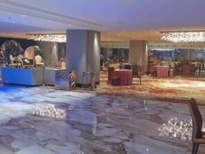Dining - Mapple Emerald (New Delhi)