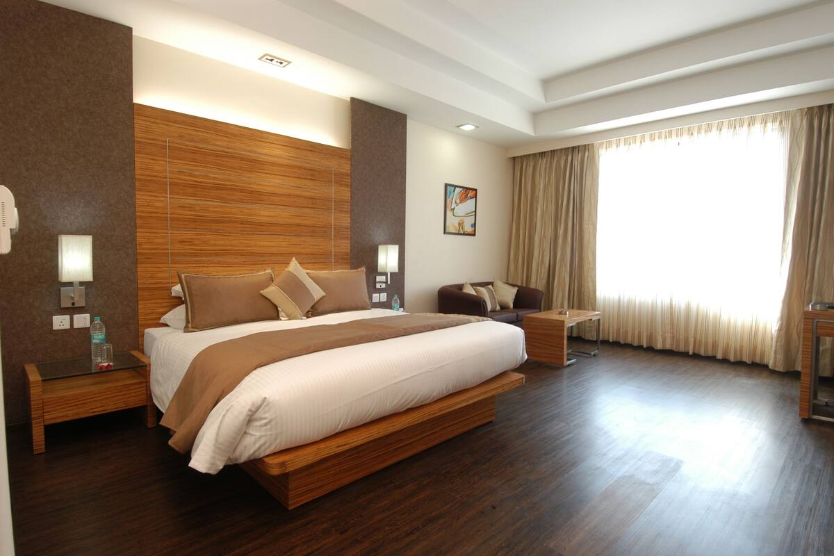 Minibar, in-room safe, soundproofing, free WiFi