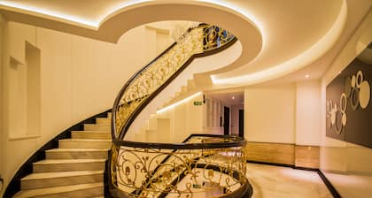 Hotel Grand Godwin near the New Delhi railway station & Connaught Place.