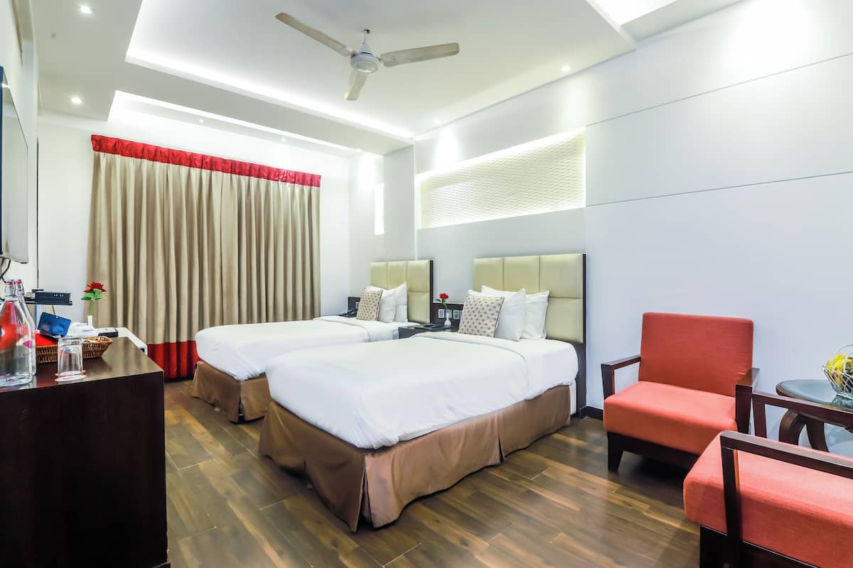 Executive Twin Room | Egyptian cotton sheets, premium bedding, memory foam beds, minibar