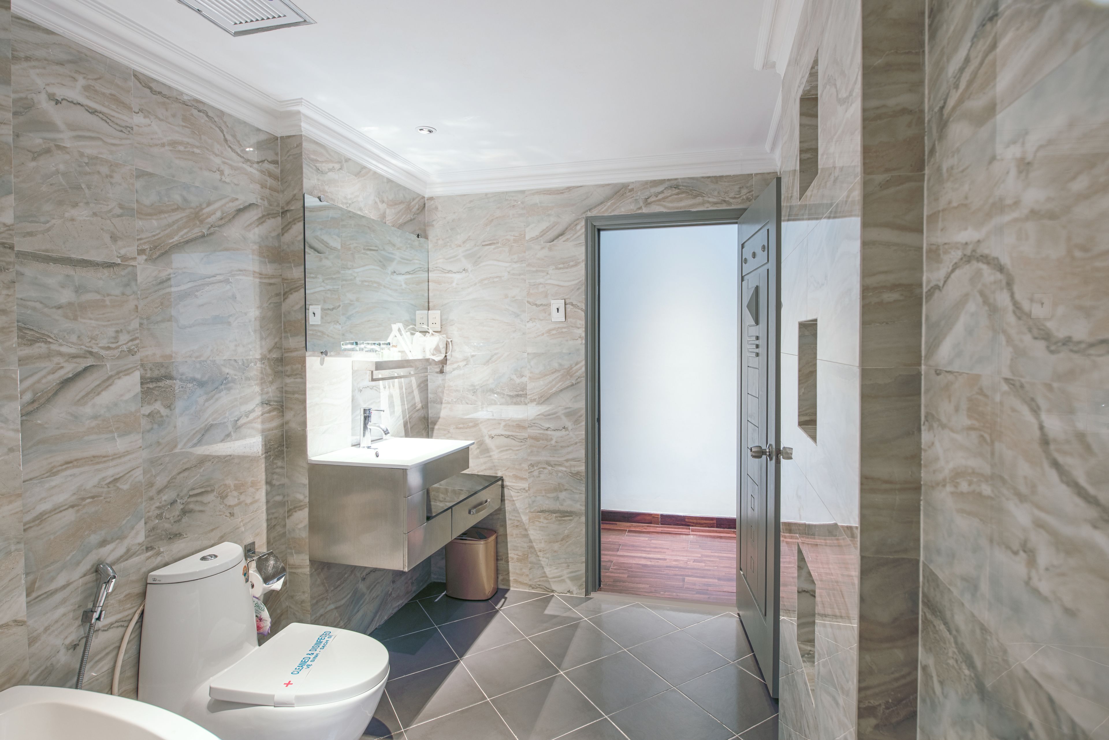 Suite | Badkamer | Gratis toiletartikelen, een haardroger, handdoeken