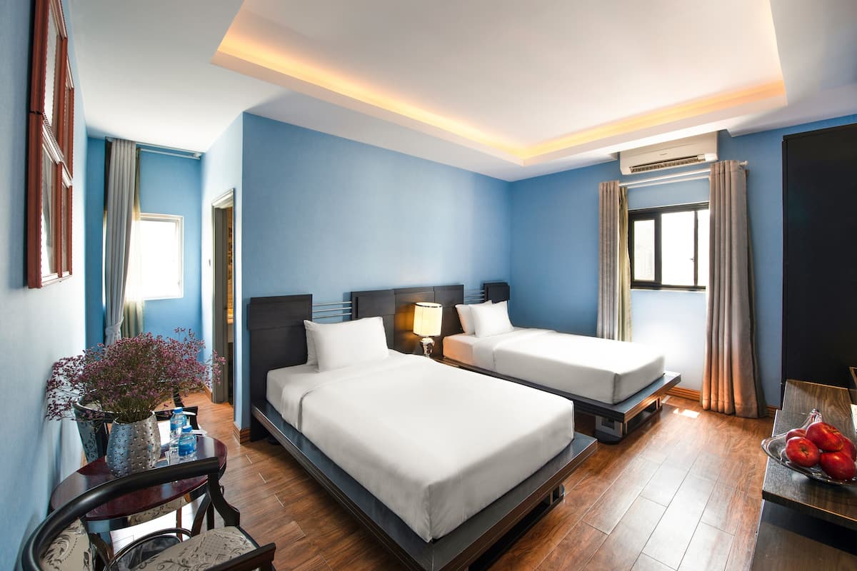 Executive Room, 2 Single Beds | Minibar, desk, free WiFi, bed sheets