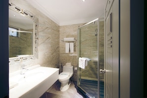 Superior-Zimmer, 1 Doppelbett | Badezimmer | Kostenlose Toilettenartikel, Haartrockner, Handtücher