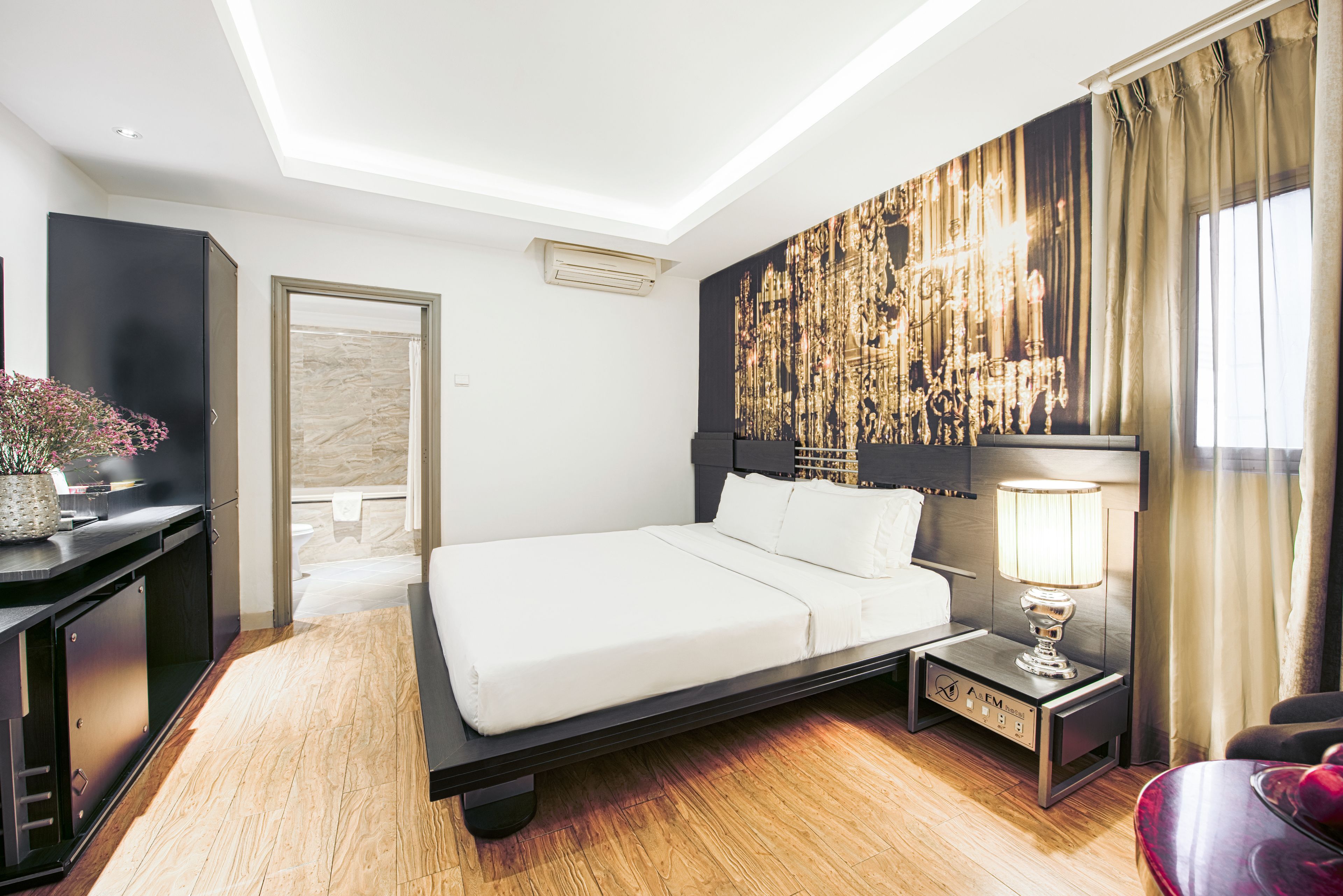 Habitación Deluxe, 1 cama matrimonial | Minibar, escritorio, wifi gratis y ropa de cama 