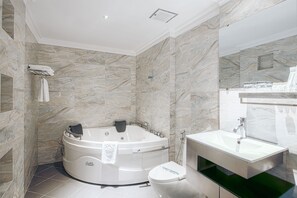 Suite | Bathroom