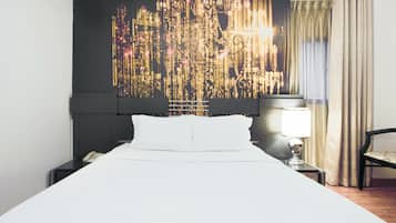 Phòng Deluxe, 1 giường đôi | Minibar, bàn, truy cập Internet không dây miễn phí, bộ trải giường