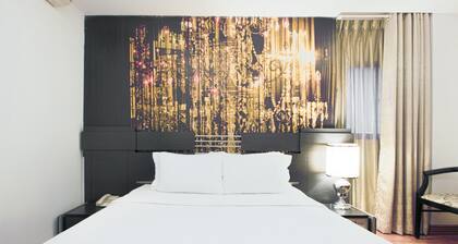 A&EM - The Petit Hotel