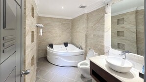 Bathroom - A&EM - The Petit Hotel (Ho Chi Minh City)
