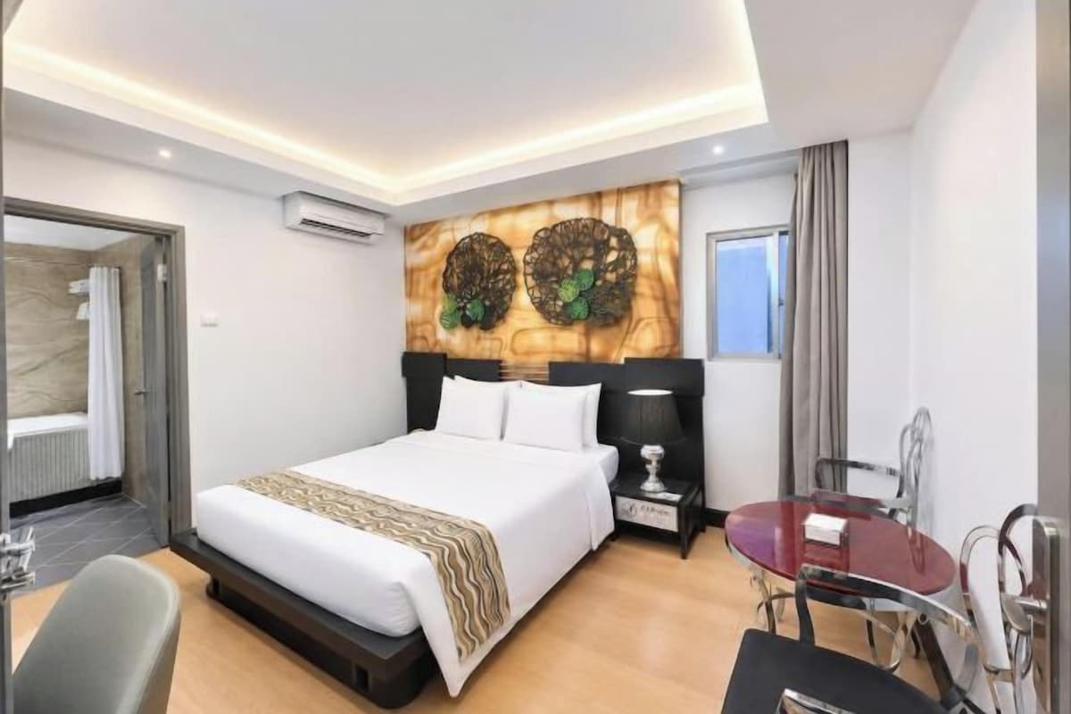 Minibar, bureau, Wi-Fi gratuit, draps fournis