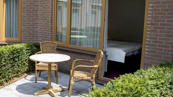 Comfort tweepersoonskamer, 2 eenpersoonsbedden | Terras