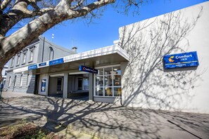 المنشأة من الخارج