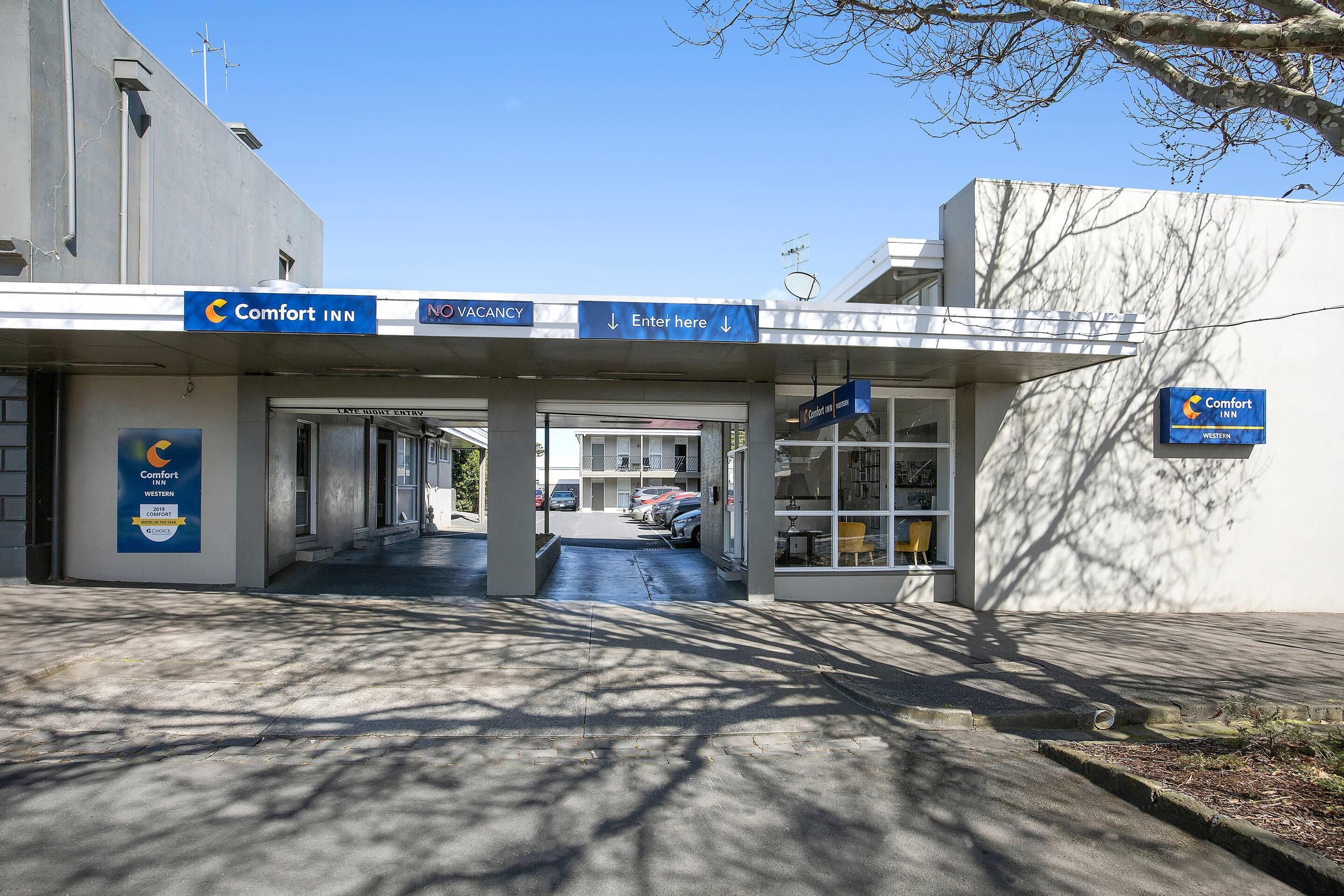 المنشأة من الخارج