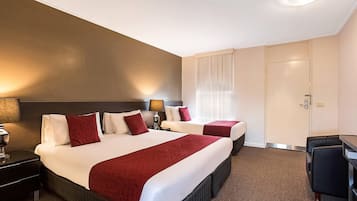 Standard-Suite, Nichtraucher | Hochwertige Bettwaren, Pillowtop-Betten, Minibar, Schreibtisch