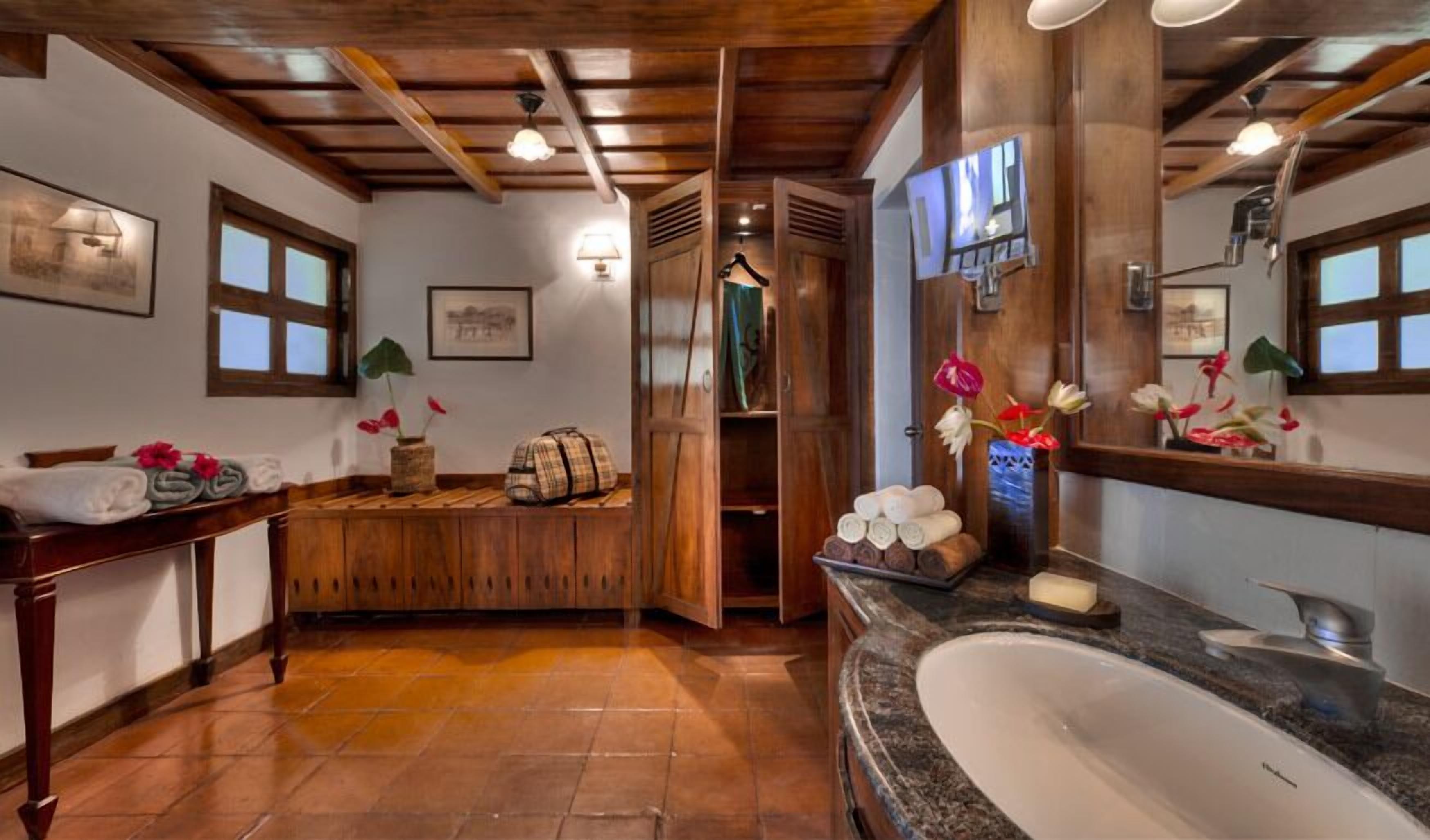 lily pool cottage | bathroom | separate bathtub and shower, deep-soaking bathtub, free toiletries