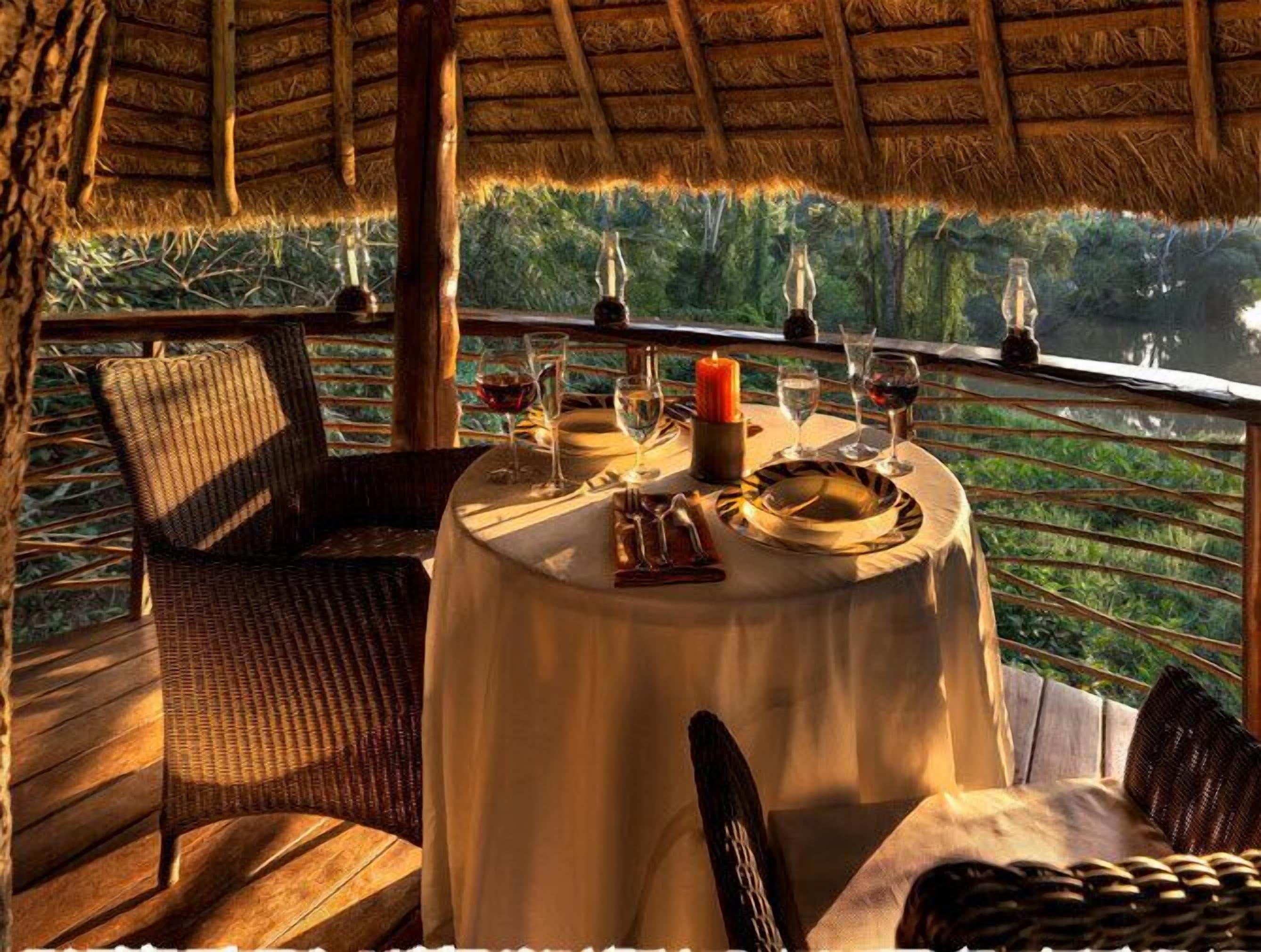 3 restaurants, breakfast, lunch, dinner served; barbecue