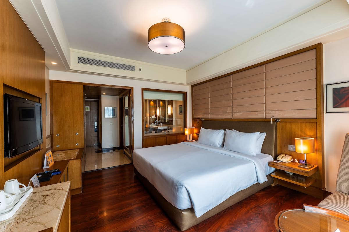 Minibar, caja de seguridad en la habitación y decoración personalizada
