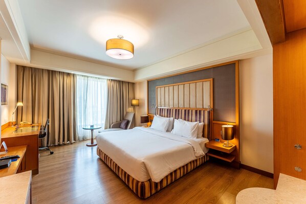 Superior Room | Minibar, in-room safe, individually decorated, individually furnished - Radisson Blu Hotel Indore (Indore)