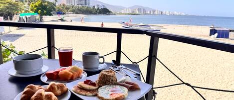 Free daily full breakfast