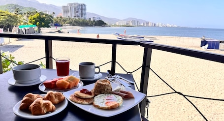 Free daily full breakfast. TAMA Hotel Santa Marta