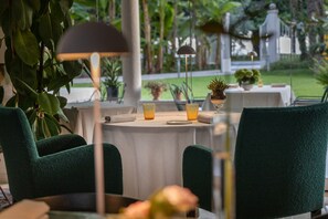 2 restaurants servant le petit déjeuner, spécialités Cuisine italienne