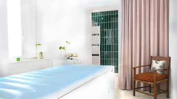 Couples treatment rooms, sauna, hot tub, steam room, Turkish bath