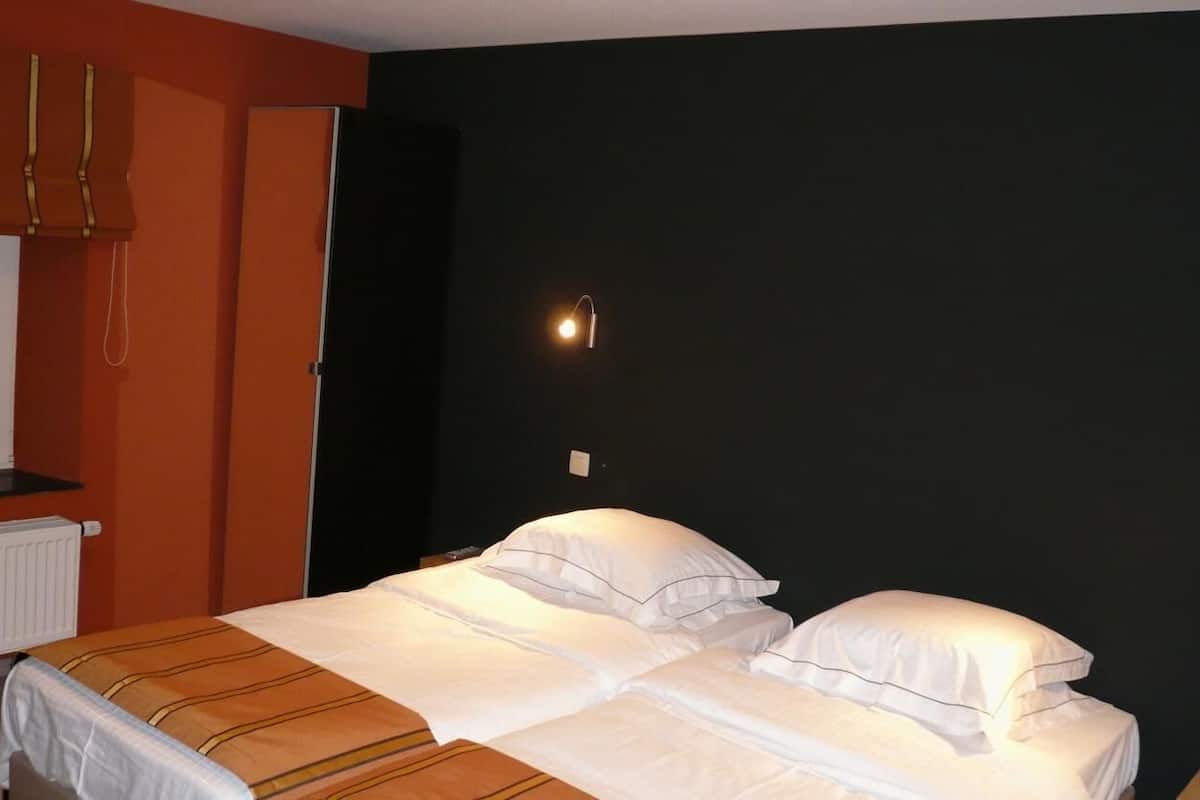 minibar, soundproofing, free wifi