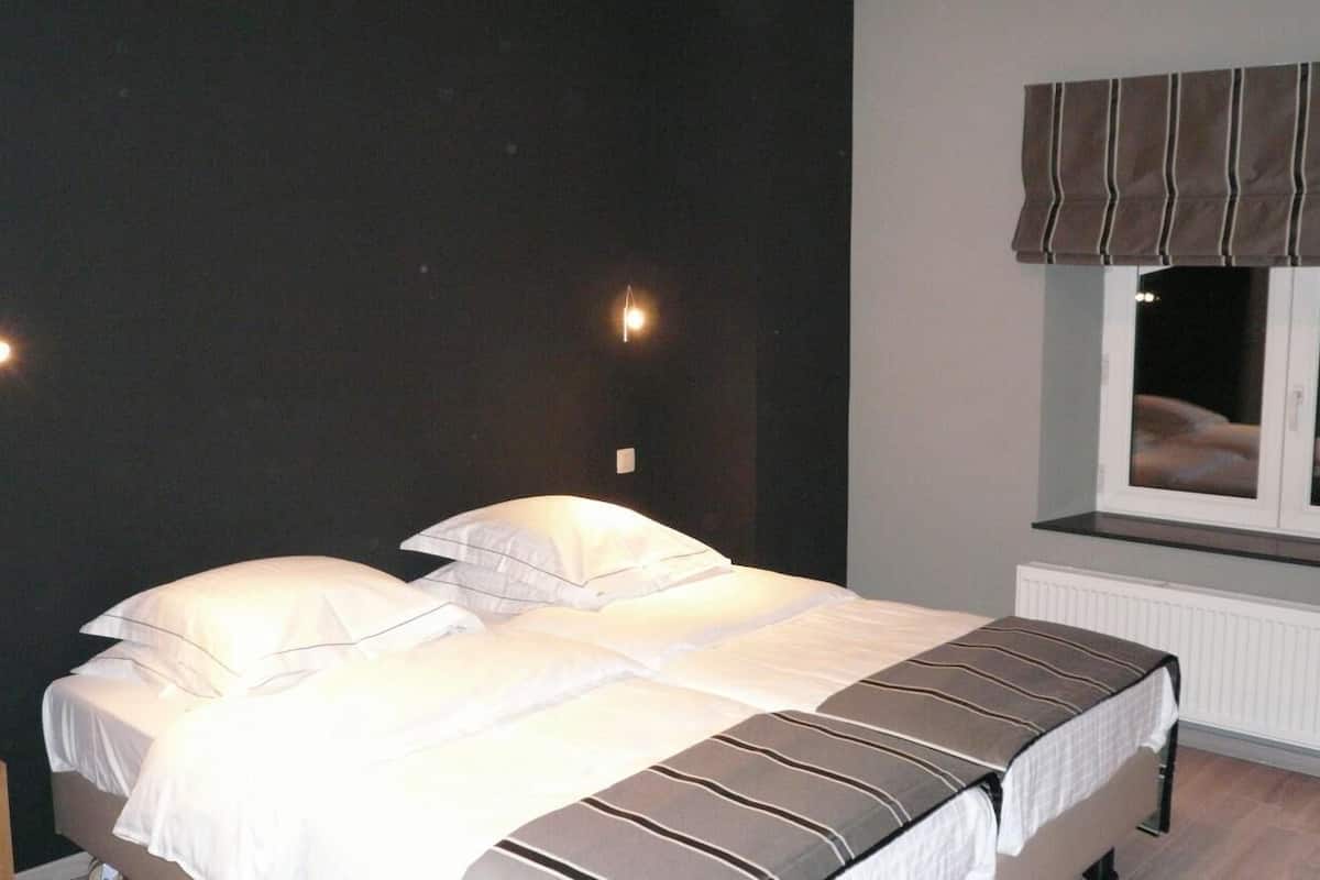 minibar, soundproofing, free wifi