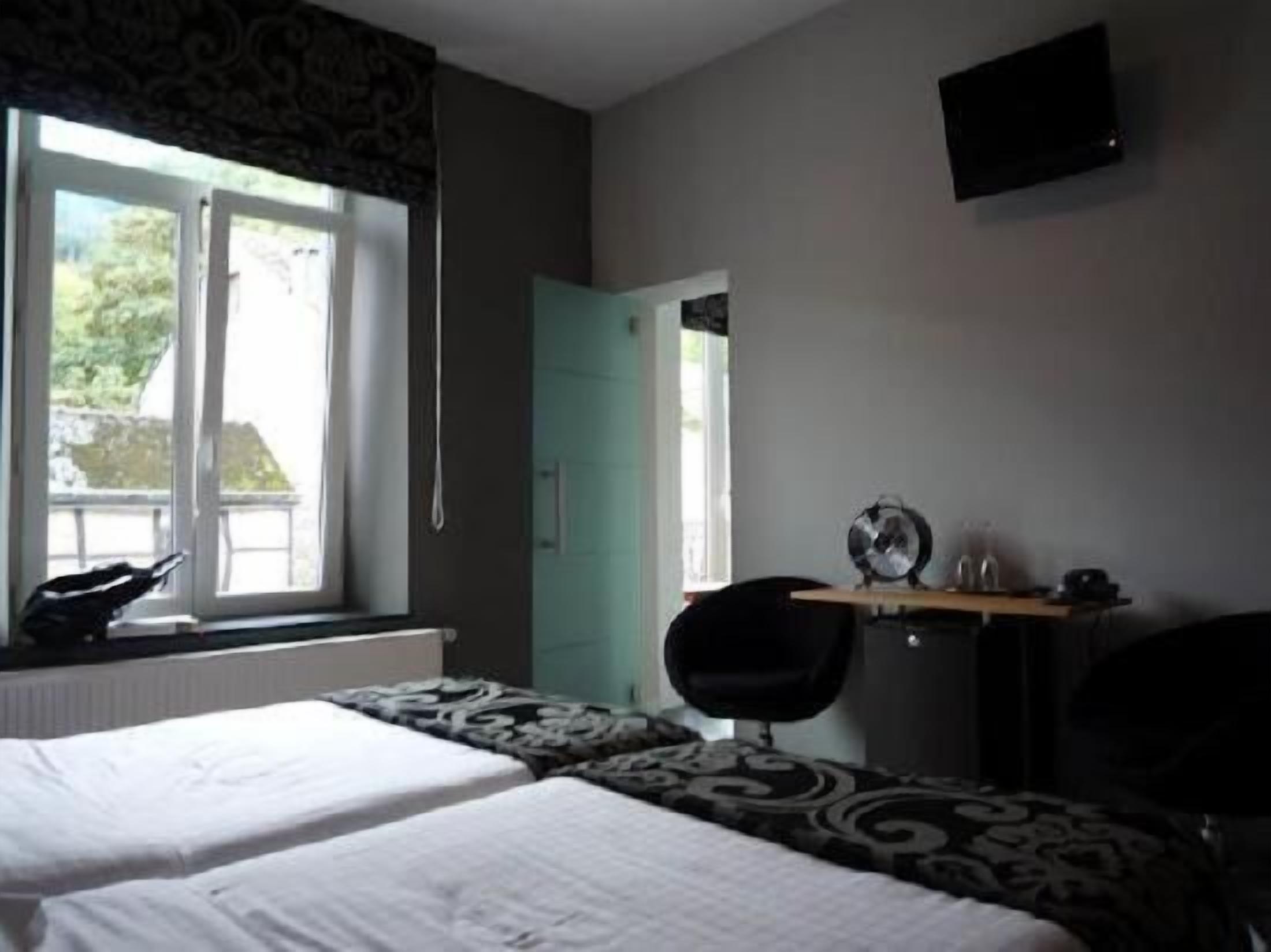 minibar, soundproofing, free wifi