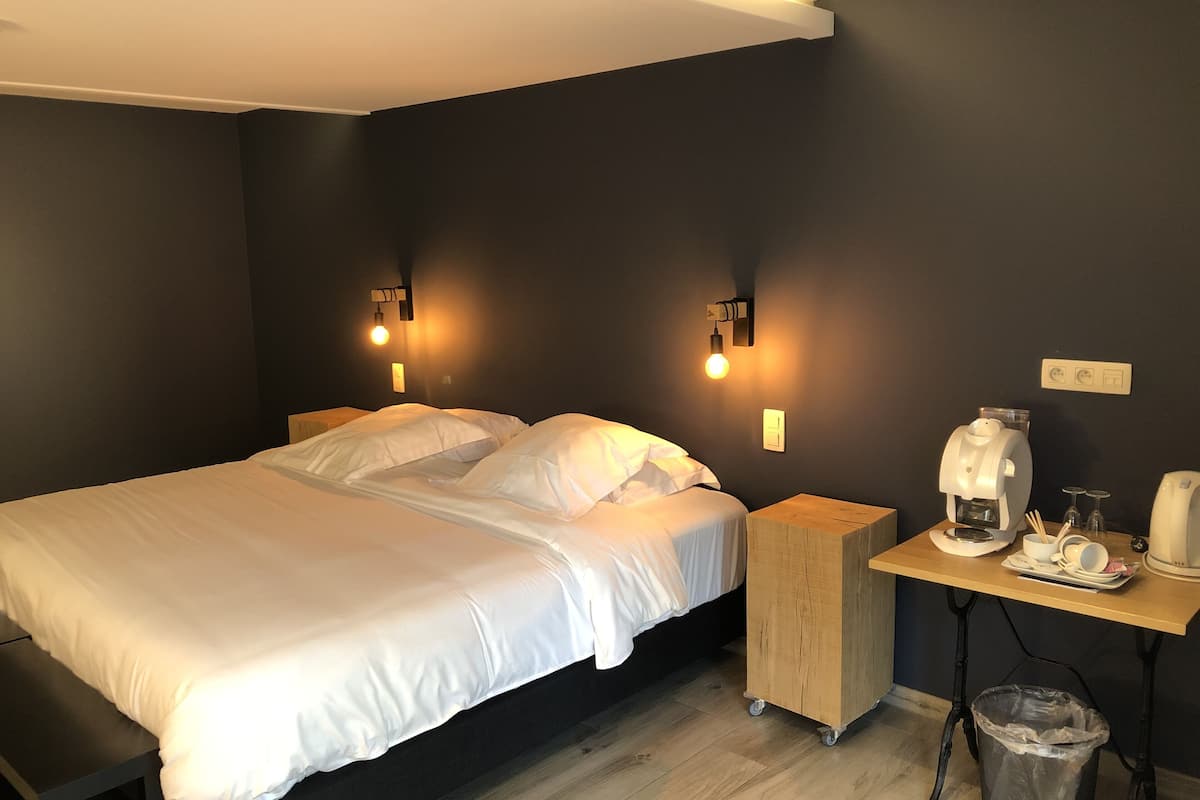 minibar, soundproofing, free wifi