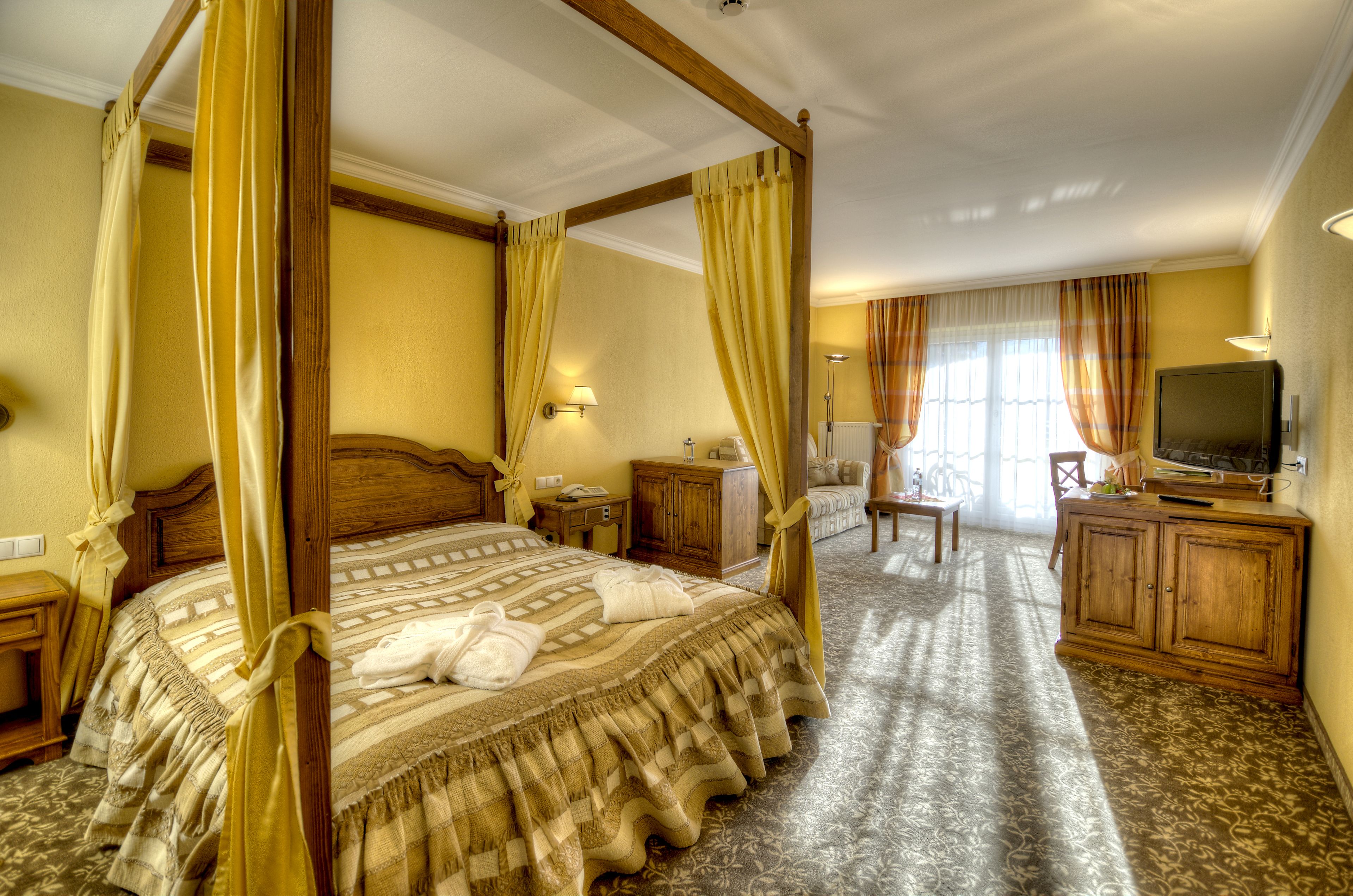 superior double room, balcony, mountain view | 1 bedroom, premium bedding, in-room safe, cots/infant beds