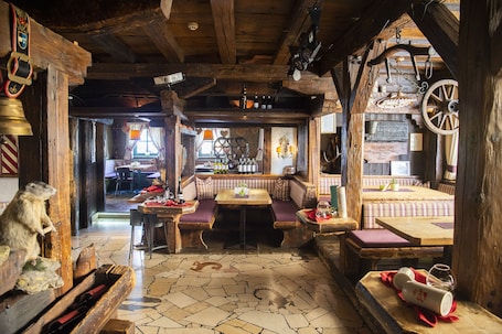 Cocina regional, restaurante con mesas al aire libre