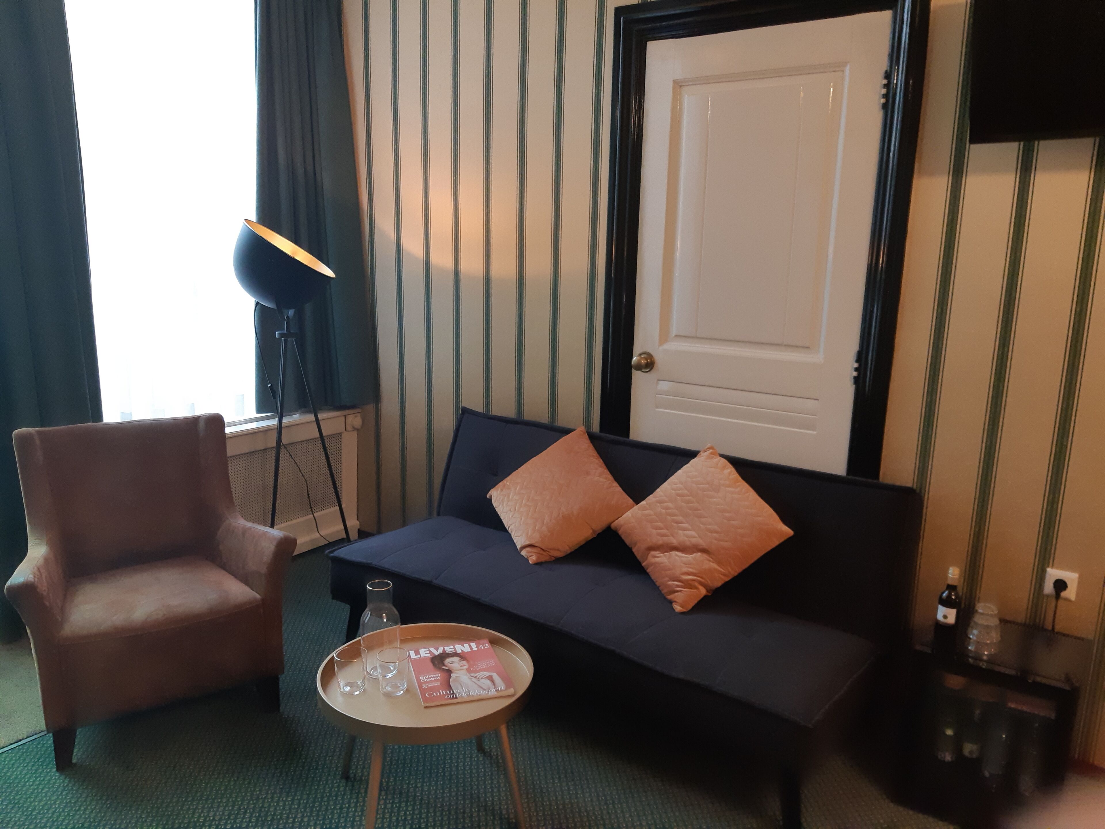 junior suite met bad | 1 bedroom, in-room safe, desk, blackout curtains