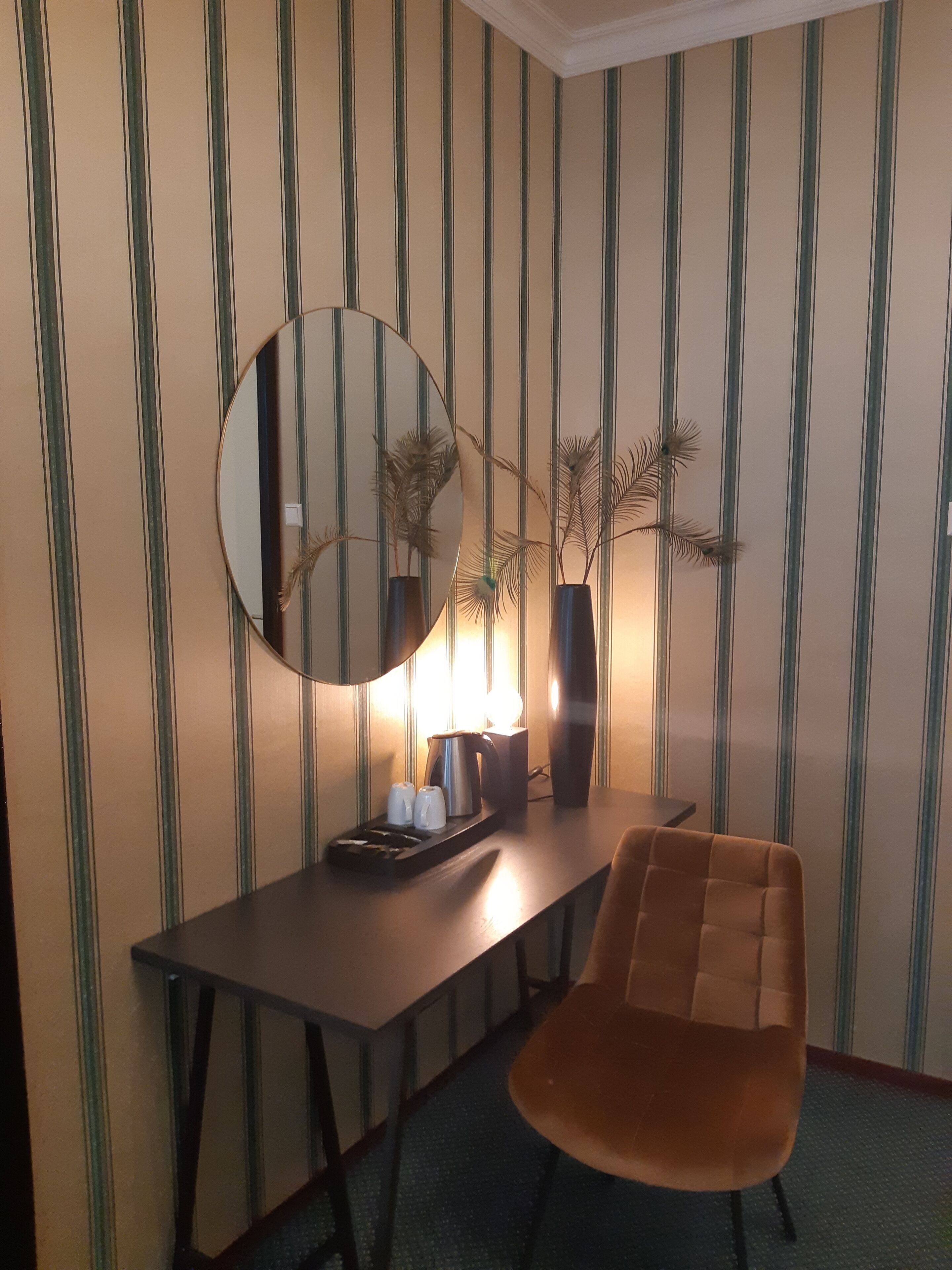 junior suite met bad | 1 bedroom, in-room safe, desk, blackout curtains