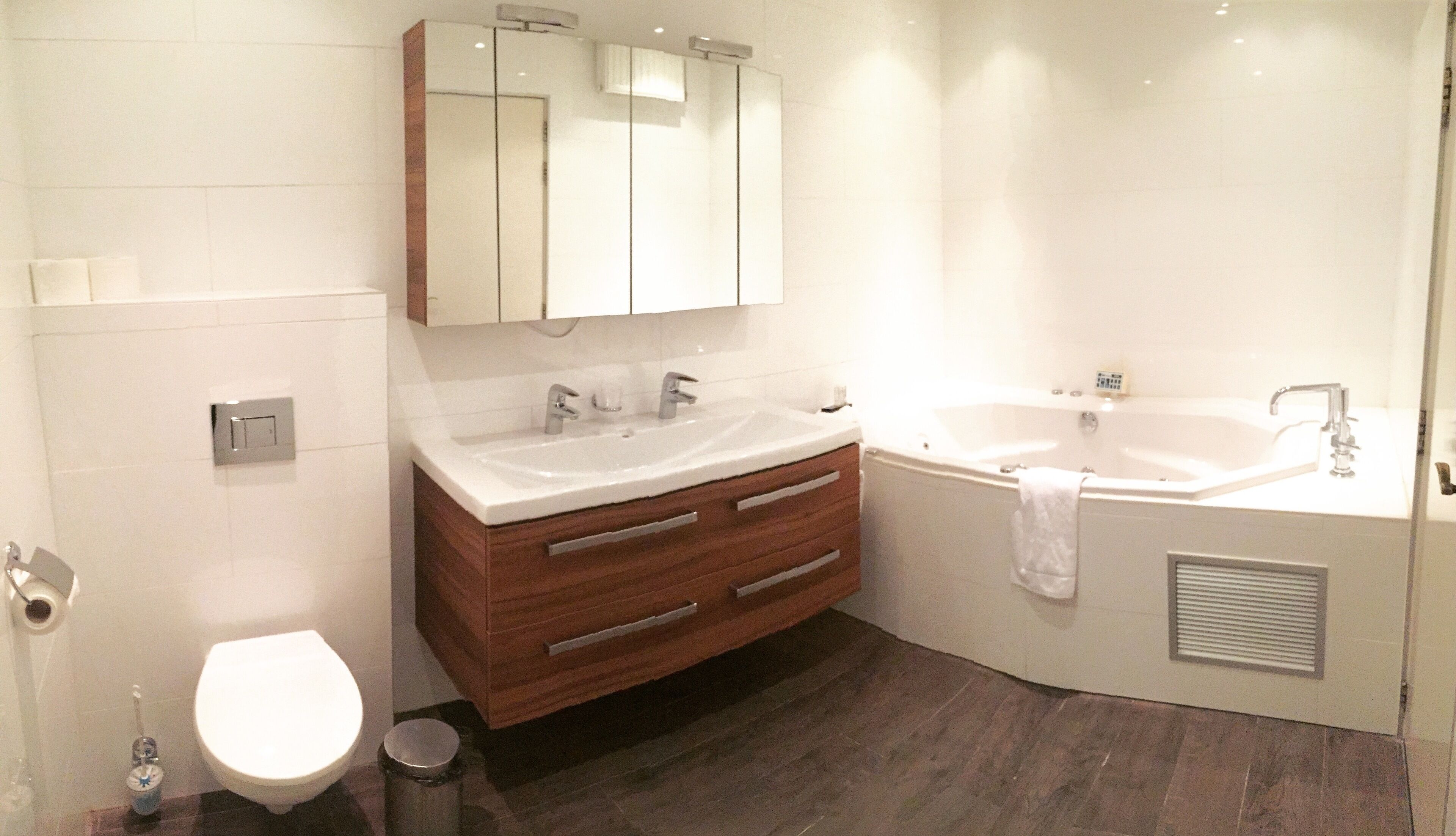 familie suite (max 4 personen) | bathroom | shower, free toiletries, hair dryer, towels