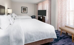 Premium bedding, pillowtop beds, desk, blackout drapes - The Connally Hotel Downtown Atlanta, an Ascend Collection Hotel (Atlanta)