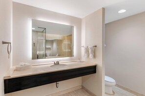 Suite, 1 King Bed with Sofa bed, Non Smoking, Garden Tub | Premium bedding, pillowtop beds, desk, blackout drapes - The Connally Hotel Downtown Atlanta, an Ascend Collection Hotel (Atlanta)