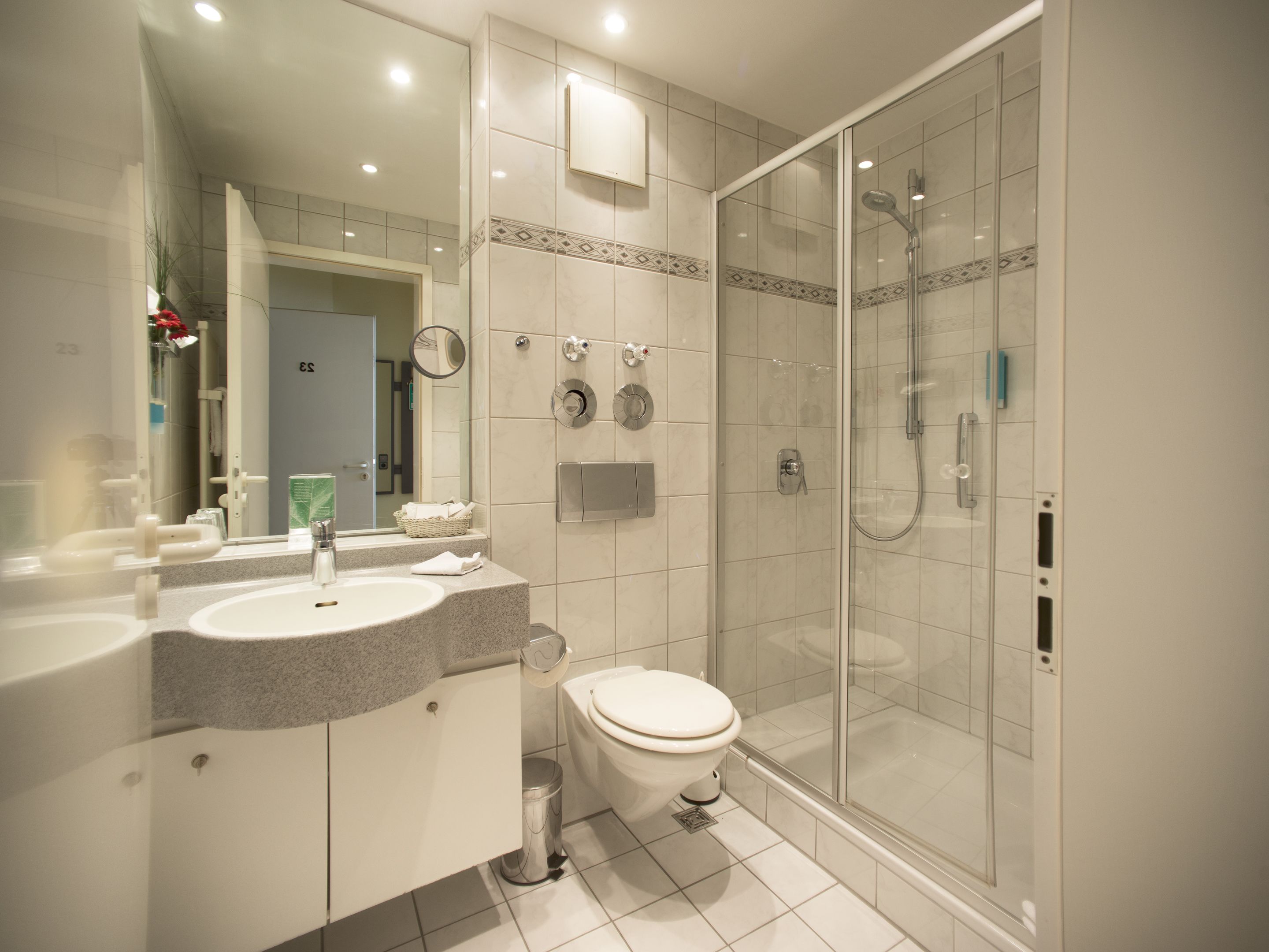 single room | bathroom | free toiletries, hair dryer, towels