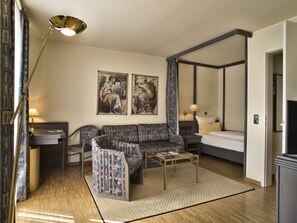 ห้องซิงเกิล | มินิบาร์, ตู้นิรภัยในห้องพัก, โต๊ะทำงาน, ห้องเก็บเสียง