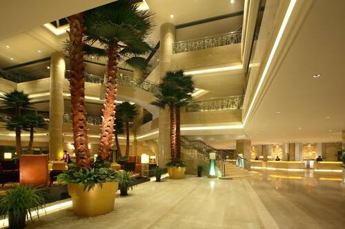 Lobby lounge