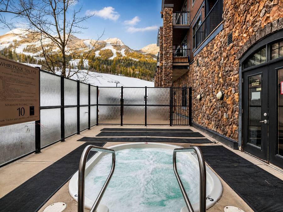 Bathtub spa outdoor