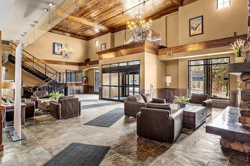 Glacier Mountaineer Lodge