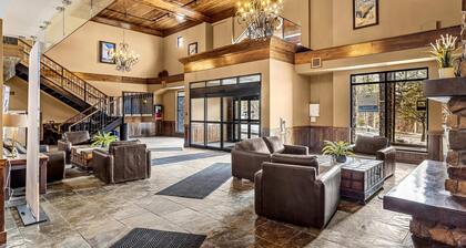 Glacier Mountaineer Lodge